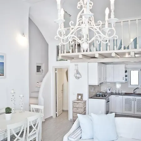 Niriides Homes & מלון דירות