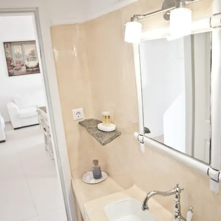 Niriides Homes & Hotel apartamentowy 4*