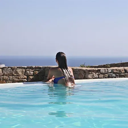Niriides Homes & מלון דירות 3*