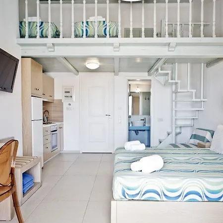 Niriides Homes & מלון דירות 3*