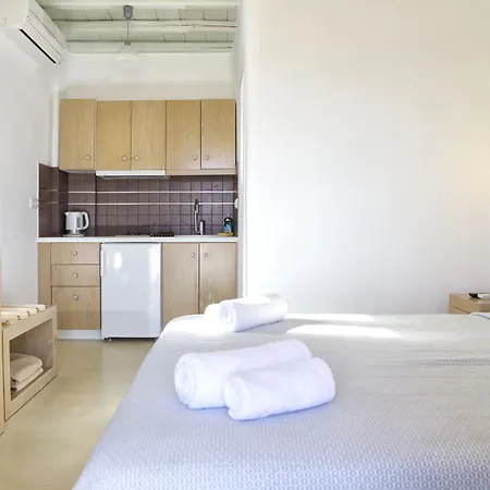 Niriides Homes & מלון דירות 3*