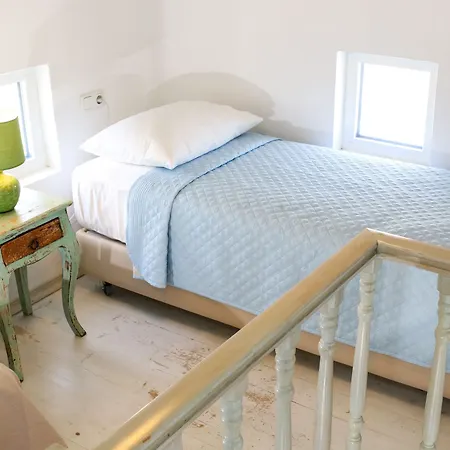 מלון דירות Niriides Homes & 3*