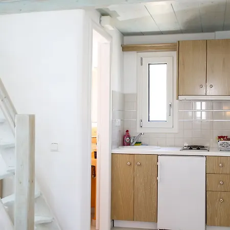 מלון דירות Niriides Homes & 3*